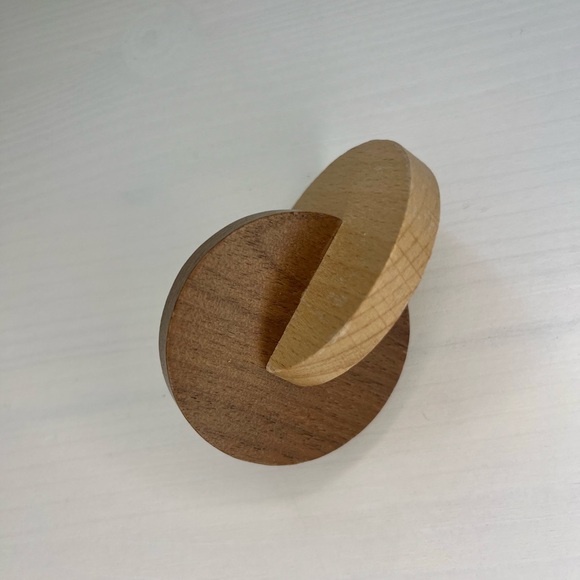 Lovevery Wooden Montessori Hand to Hand Discs Months 3,  4 - Picture 4 of 5